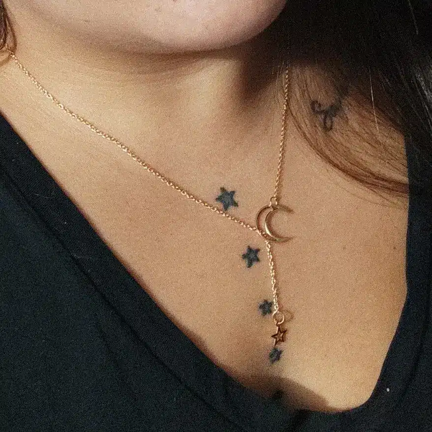 Gargantilla Elegante con Colgante de Luna y Estrella - Joyería Femenina de Moda photo review