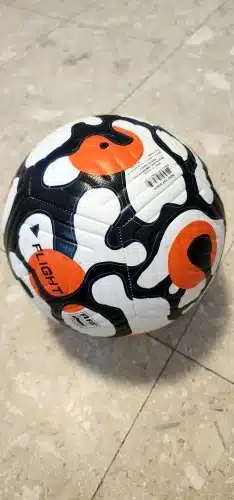 Balón de Fútbol Profesional de Alta Calidad - Duradero y Resistente para Juegos y Entrenamientos photo review