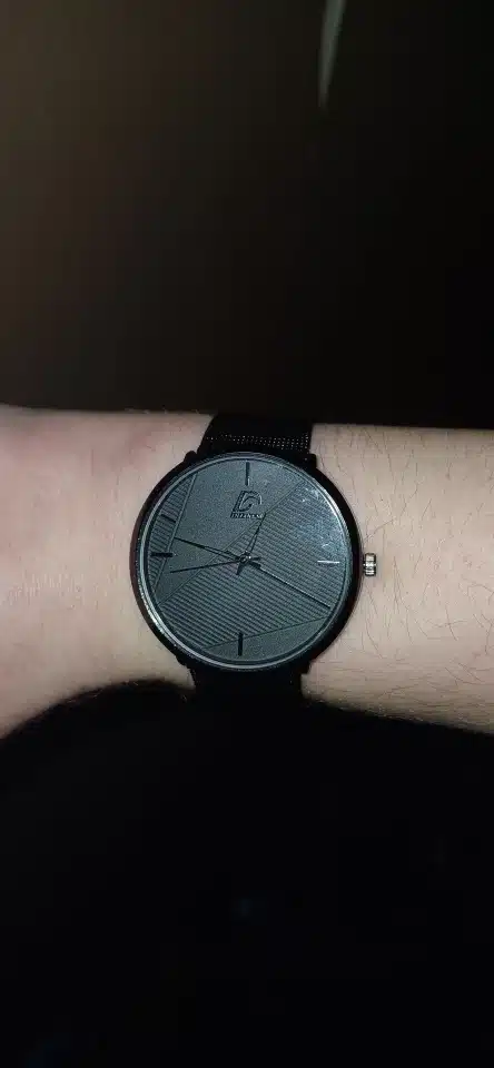 Reloj de Cuarzo Minimalista para Hombre: Un Accesorio Esencial y Auténtico photo review